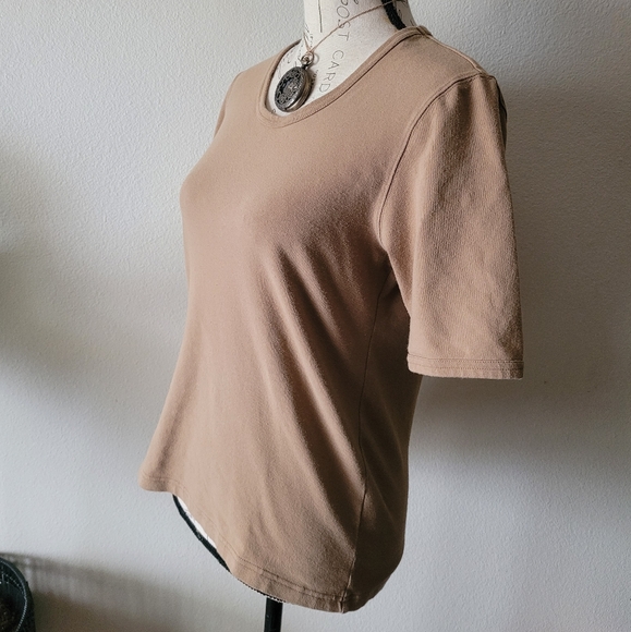 🖤Uniqlo Tee - Picture 4 of 8